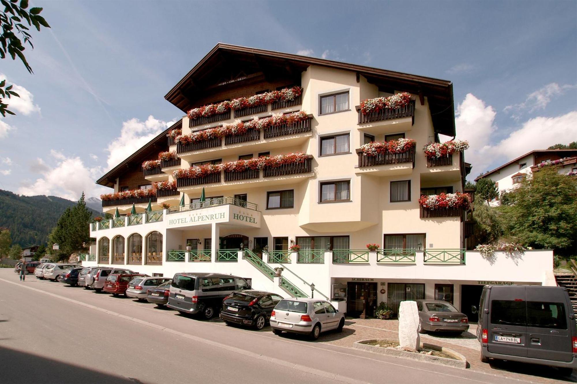 Hotel Garni Alpenruh-Micheluzzi Serfaus Bagian luar foto