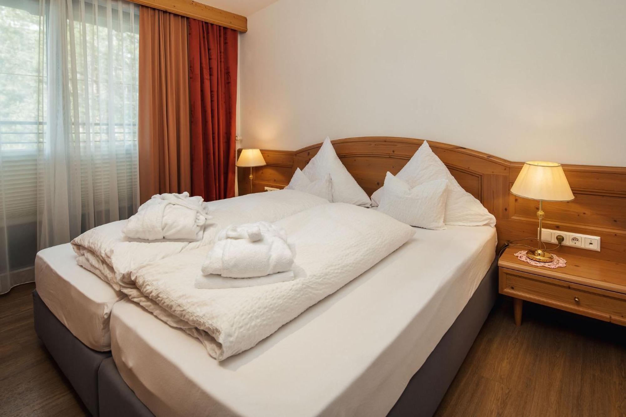 Hotel Garni Alpenruh-Micheluzzi Serfaus Bagian luar foto