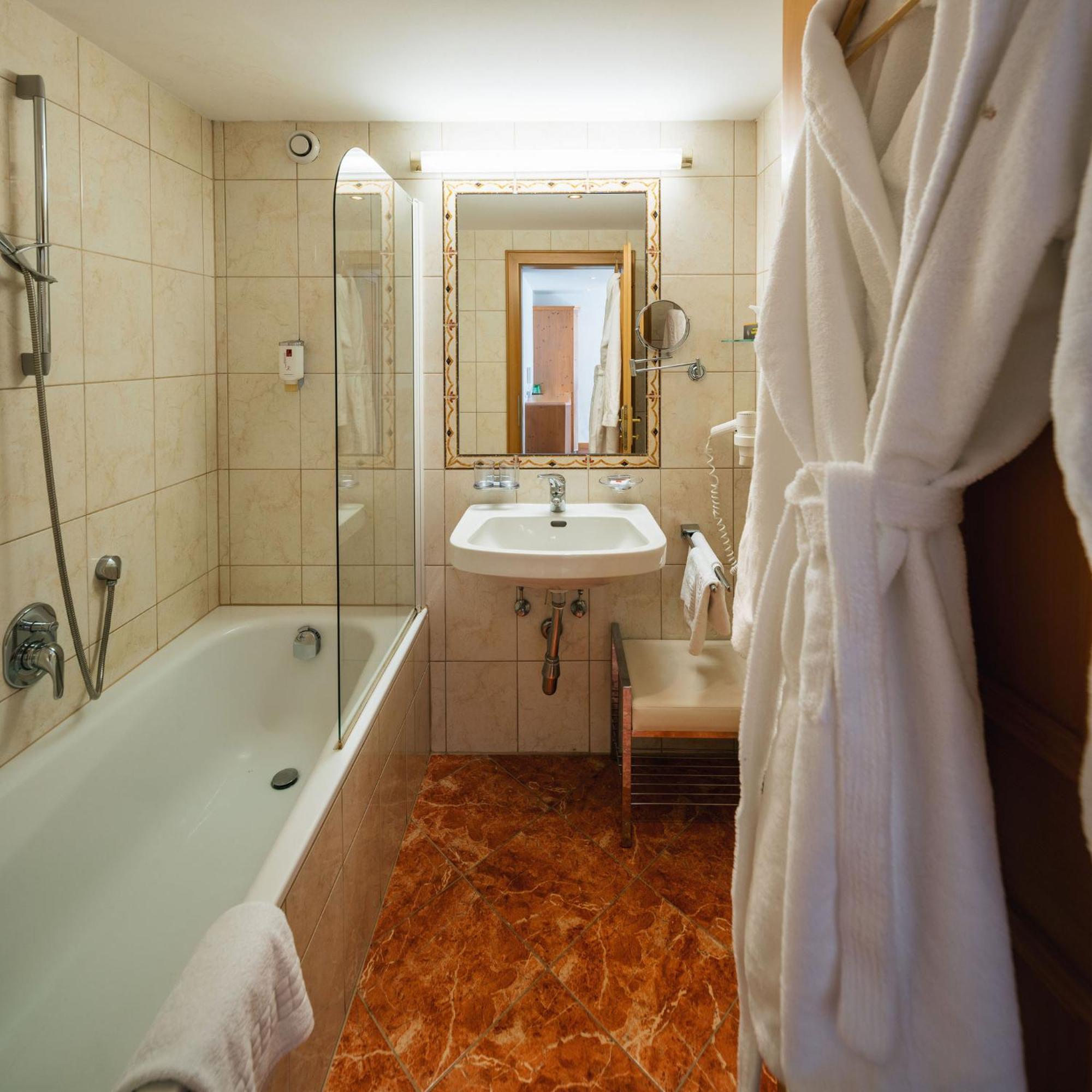 Hotel Garni Alpenruh-Micheluzzi Serfaus Bagian luar foto