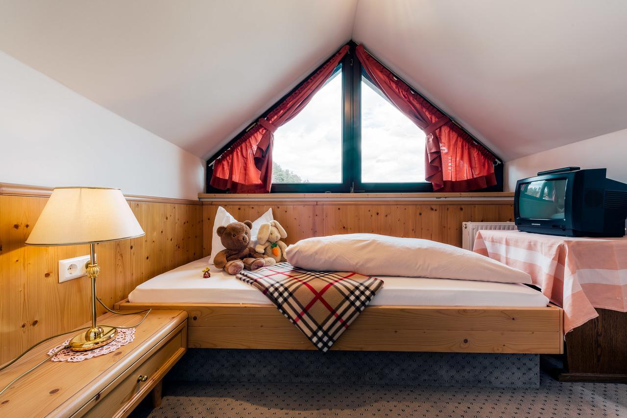 Hotel Garni Alpenruh-Micheluzzi Serfaus Bagian luar foto