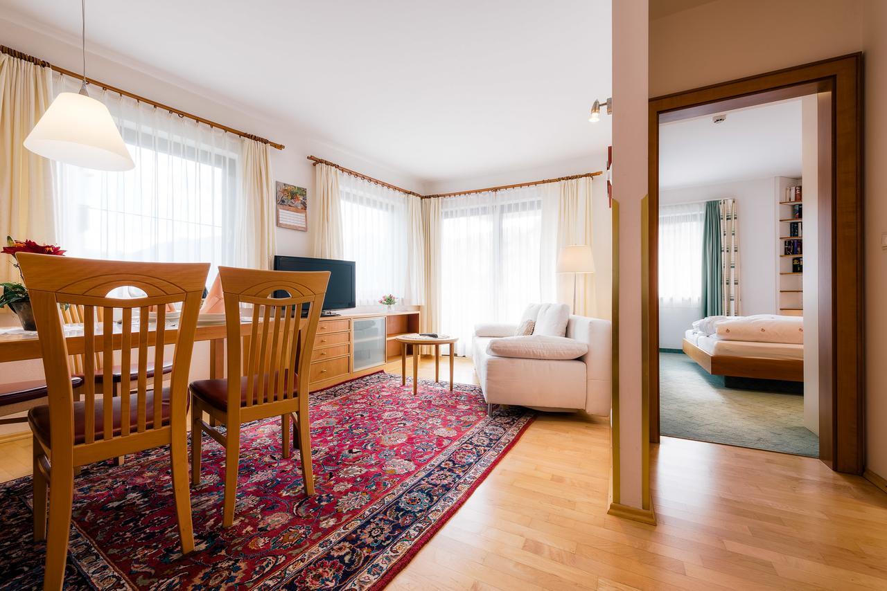 Hotel Garni Alpenruh-Micheluzzi Serfaus Bagian luar foto
