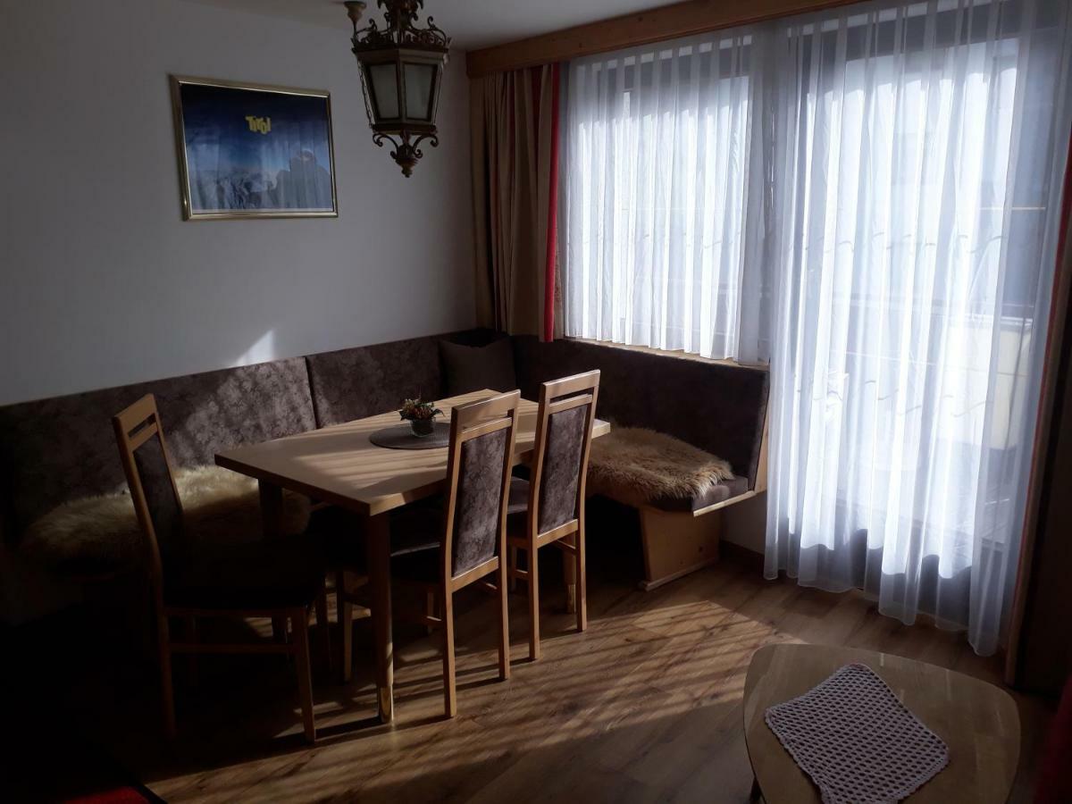 Hotel Garni Alpenruh-Micheluzzi Serfaus Bagian luar foto